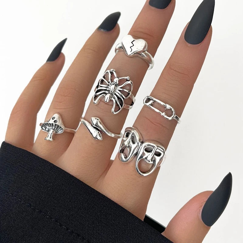 30PCS Wholesale Alloy Rings Set for Women – Trendy Big Flower, Skull, Spider, Snake & Leaf Designs | Statement Fashion Jewelry 2025